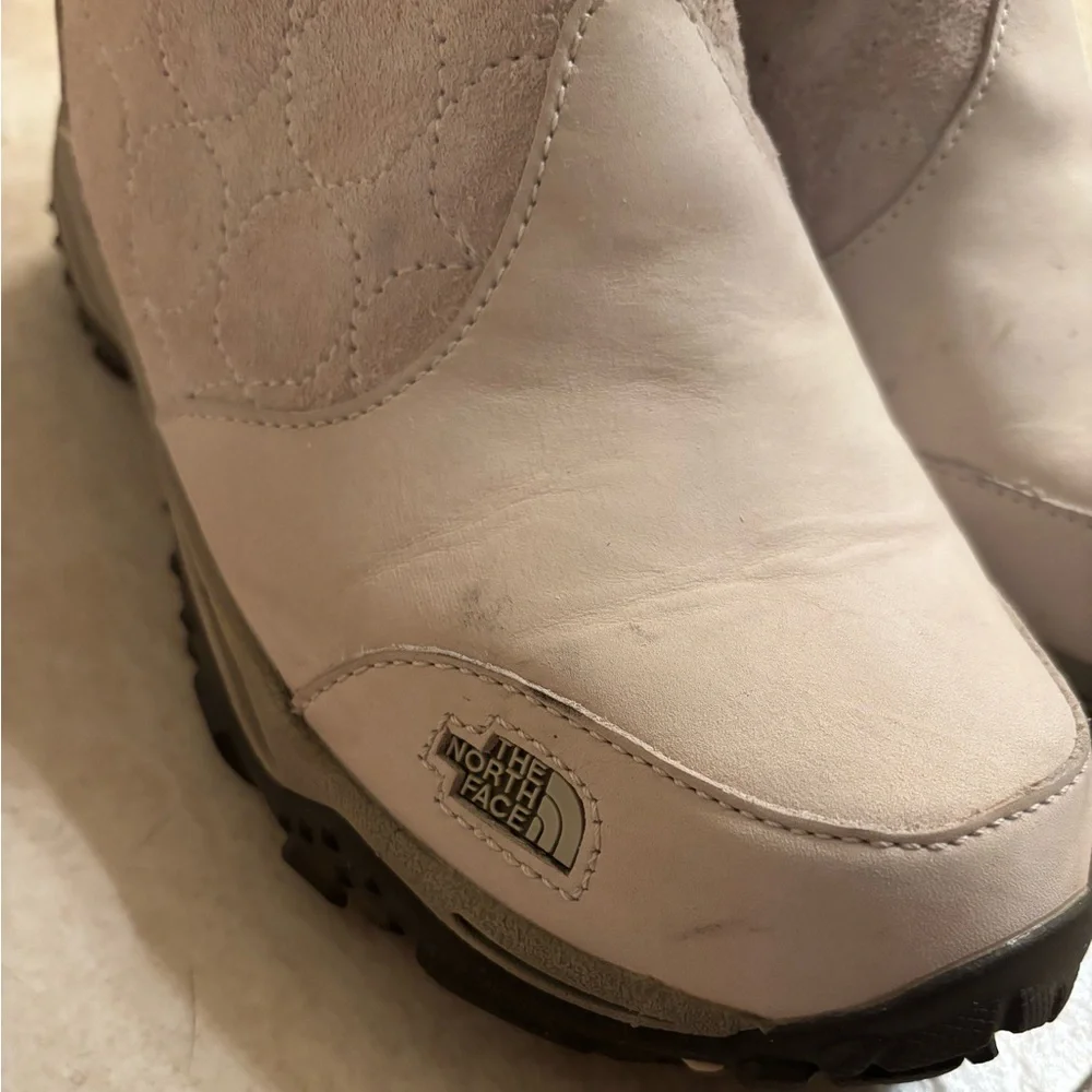 The North Face boots 200 gram primaloft insulation women’s size 6